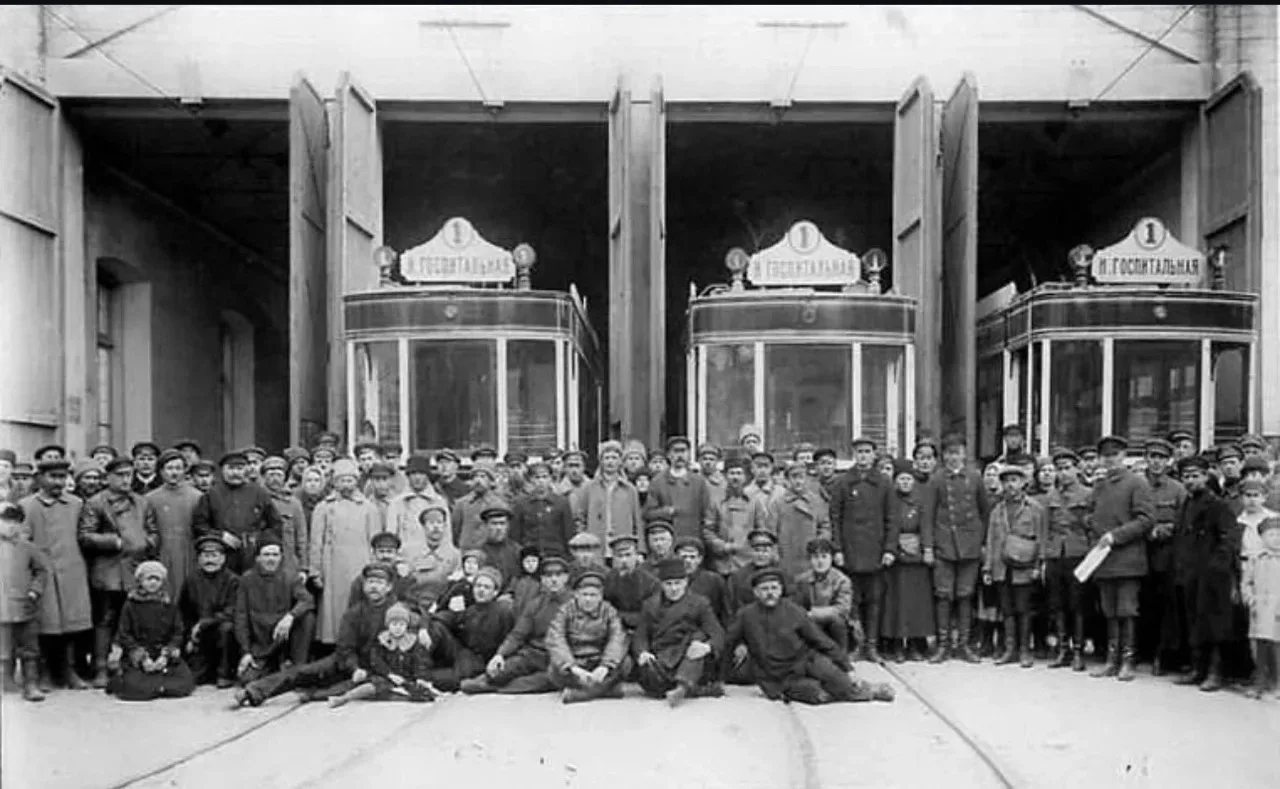 🚋 г. Симферополь. Трамвайный трест, 1924 год.

📸 На фотографии — коллектив Симферопольского трамва