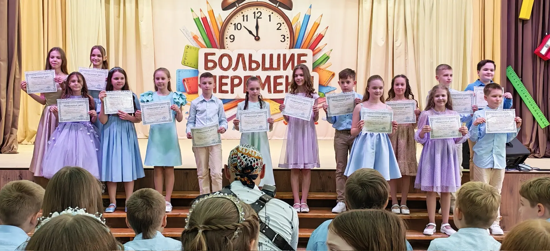 🔔 Последний звонок в начальной школе — большая перемена наступила для выпускников 4А, ...