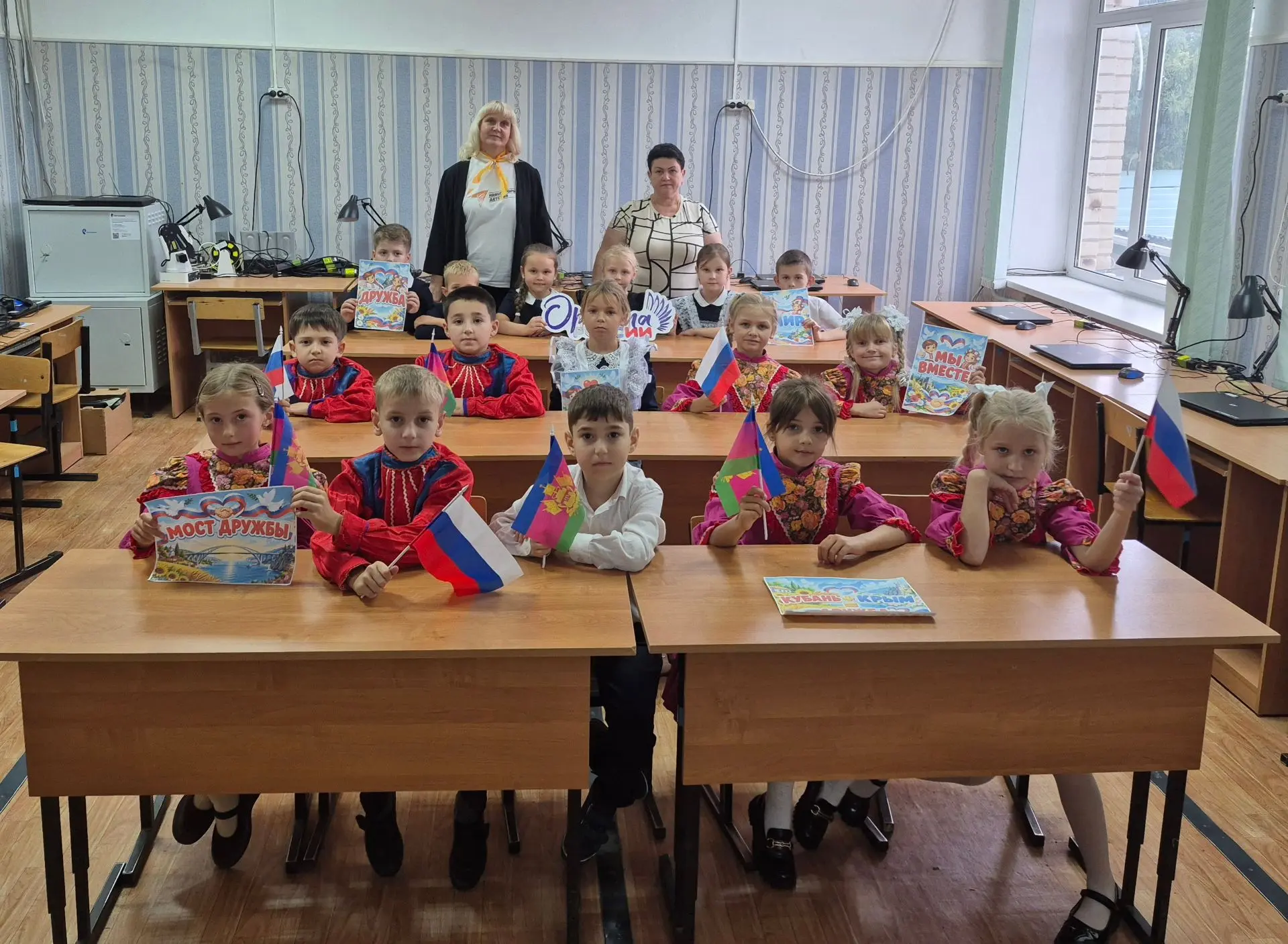 🇷🇺 Вектор дружбы: мосты, объединяющие сердца!