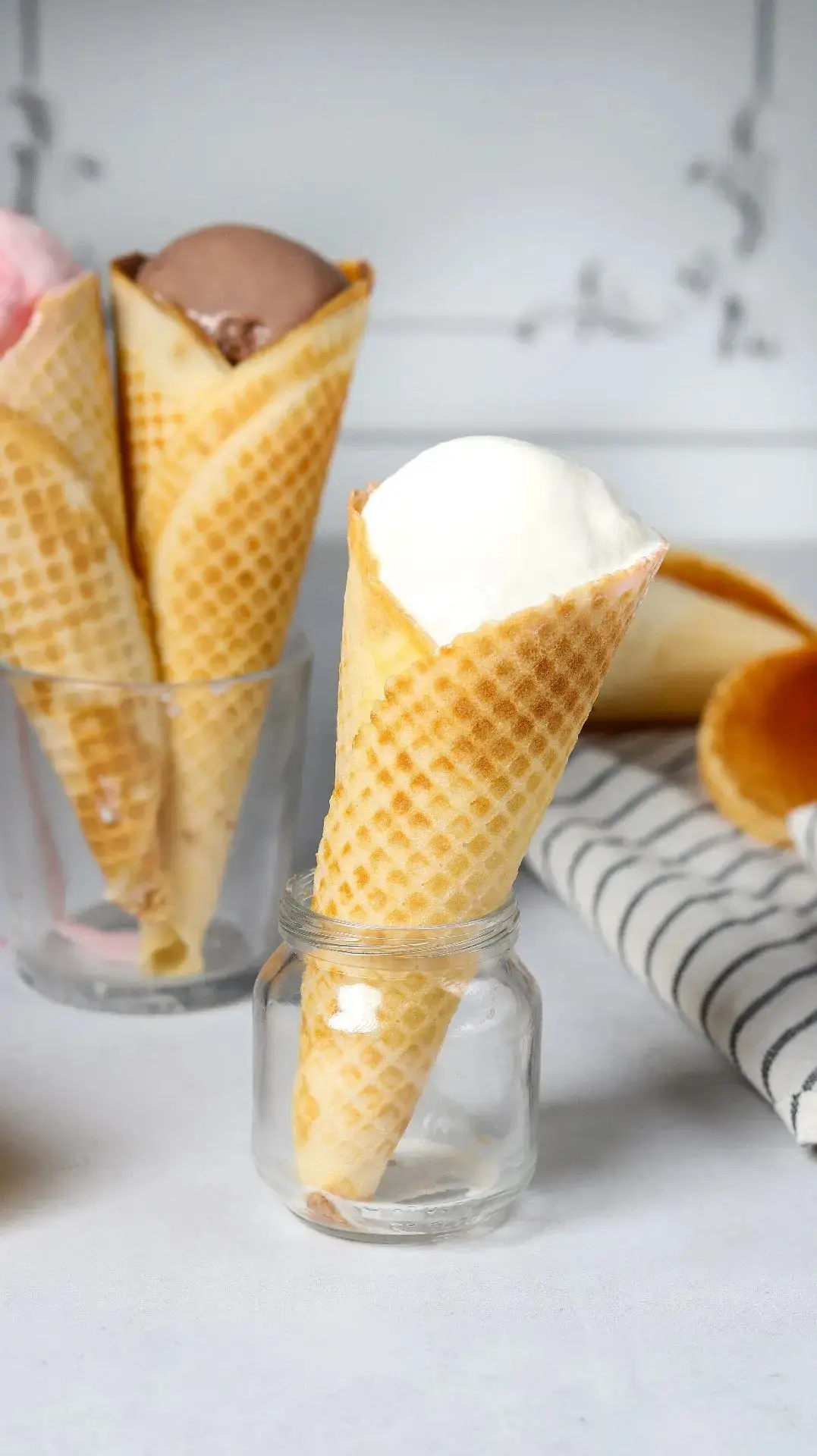 🍦Готовим вафельные рожки для мороженого вместе с Garnec!

Домашний хрустящий рожок — это уже полови