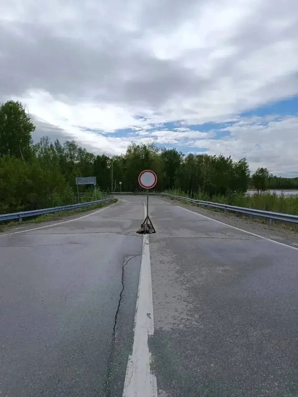 🚧Паводок полностью отрезал от мира село в Зейском округе  🔺Из-за резкого подъема реки Уркан вода хлы