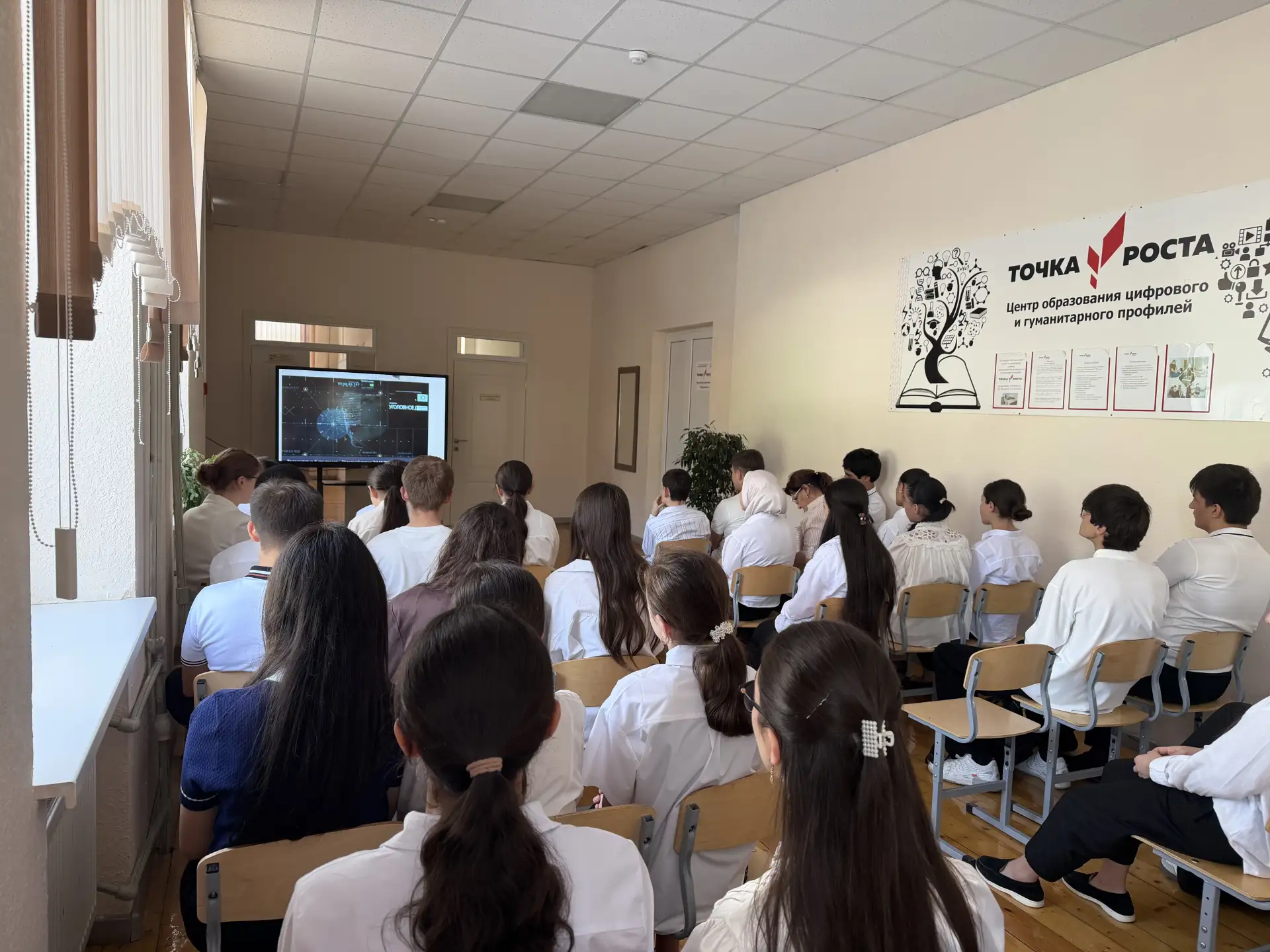 Просмотр документального фильма в 8-11 кл. «Недетский террор», приуроченный к Дню солид...