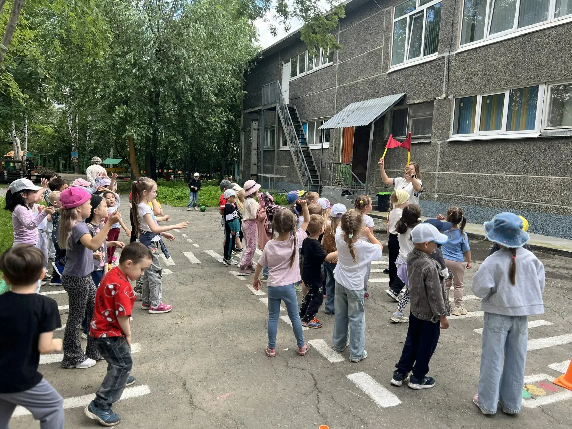🎉 День футбола в МБДОУ № 493: море эмоций и первые спортивные победы! 🎉

Сегодня в нашем детском с