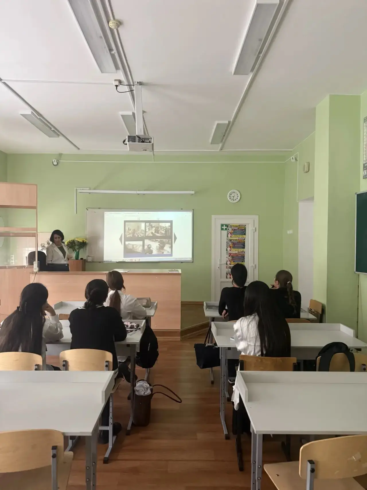 Сегодня, 3 сентября, в нашей школе прошли уроки памяти, посвящённые Дню солидарности в ...