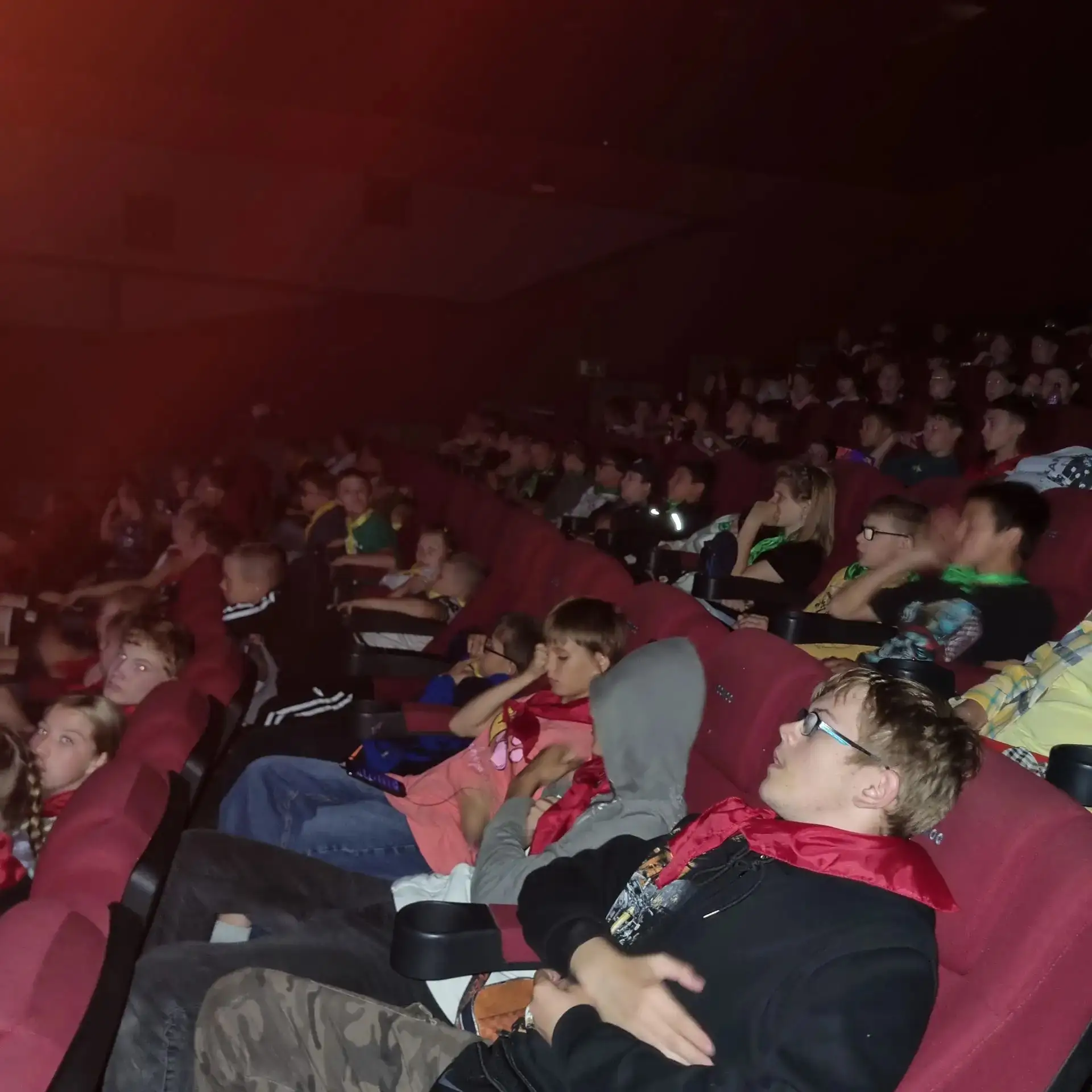 🎥 Сегодня наши "Непоседы" посетили кинотеатр "Космос", где  смогли посмотреть художественный фильм 