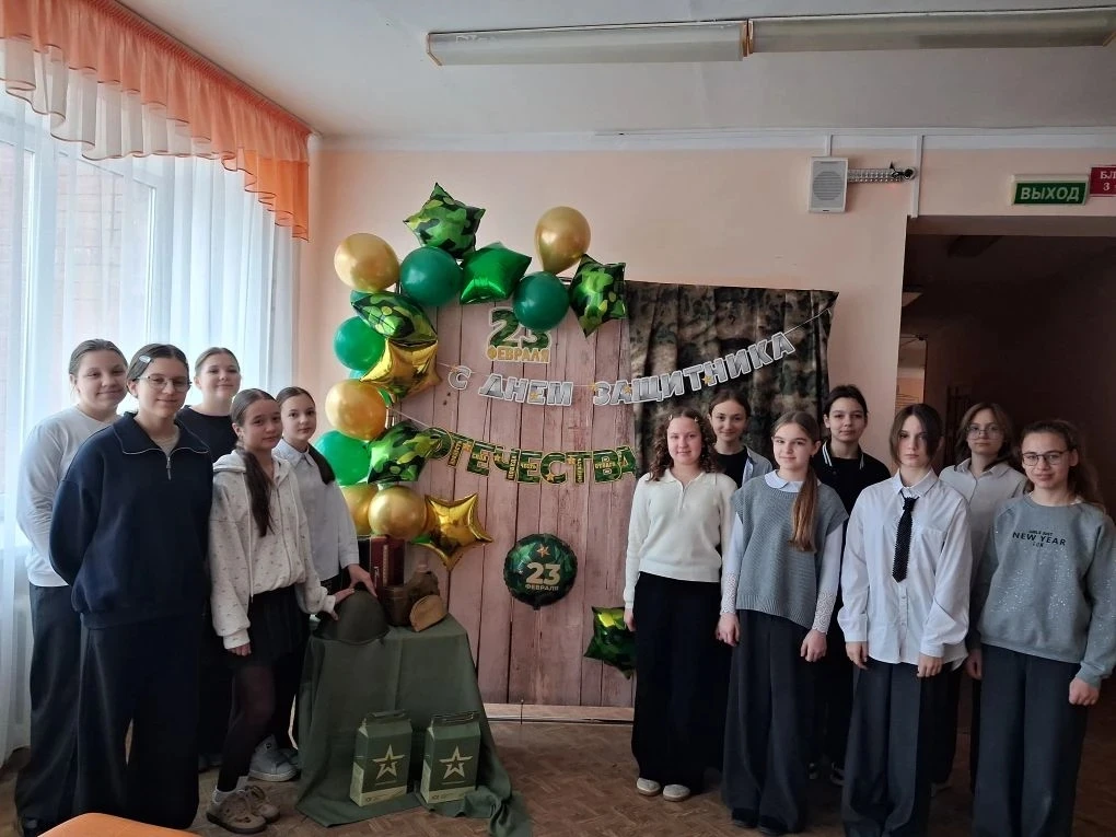 📸 Оформление фотозон учащимися 5-6-ых классов ко Дню защитника Отечества🪖 .   #НавигаторыДетства #Ро