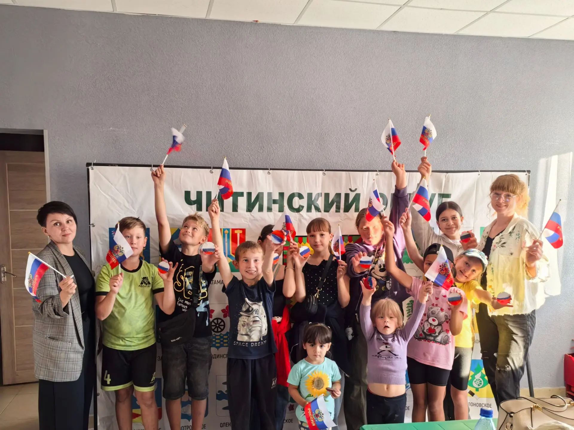 🎉 В Центральном Доме Культуры прошёл яркий мастер‑класс в честь Дня Флага России! 🇷🇺✨