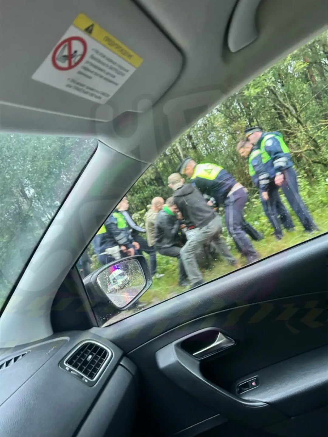 Последствия ДТП с мотом, сегодня днём🏍

Машина ехала в сторону Москвы, на встречку вылетела обгонят