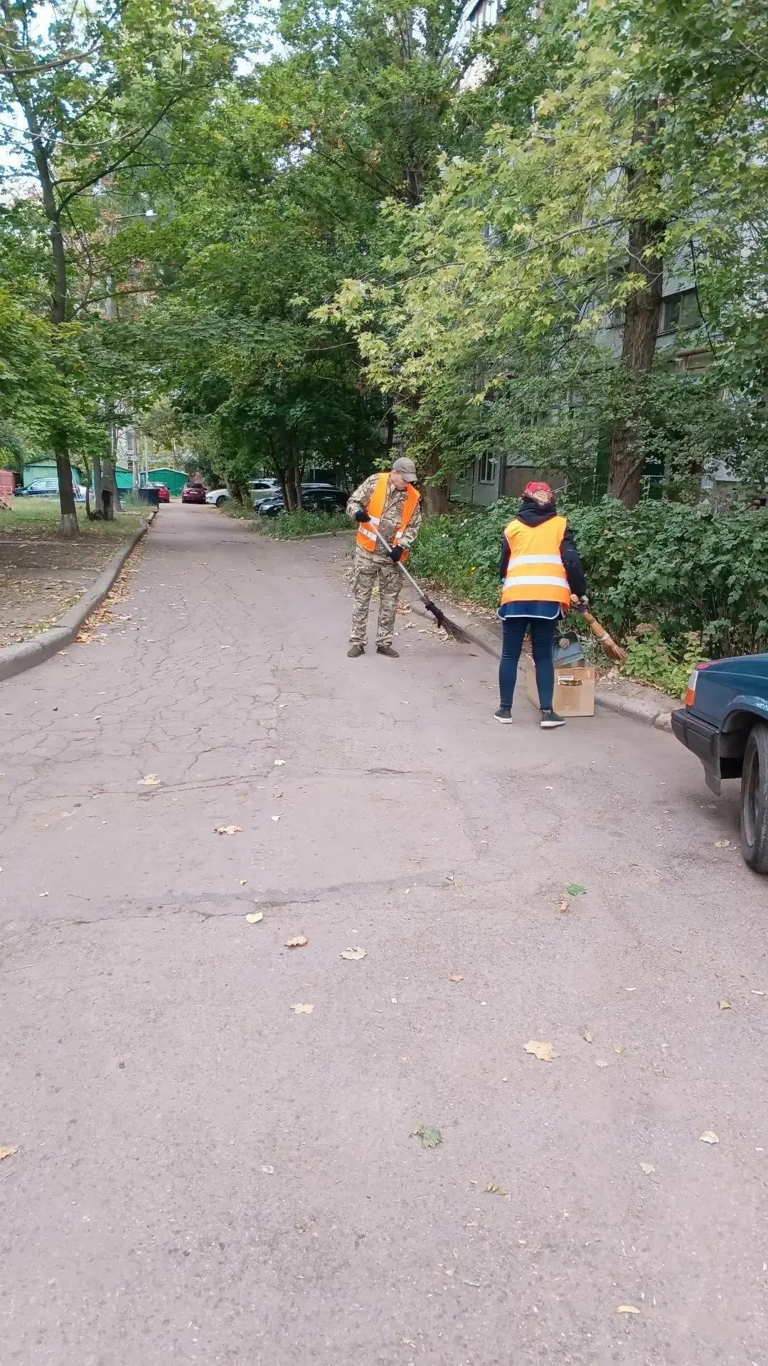 Сегодня, 1 октября, в рамках проекта "Городская среда" сотрудники учреждений, организац...