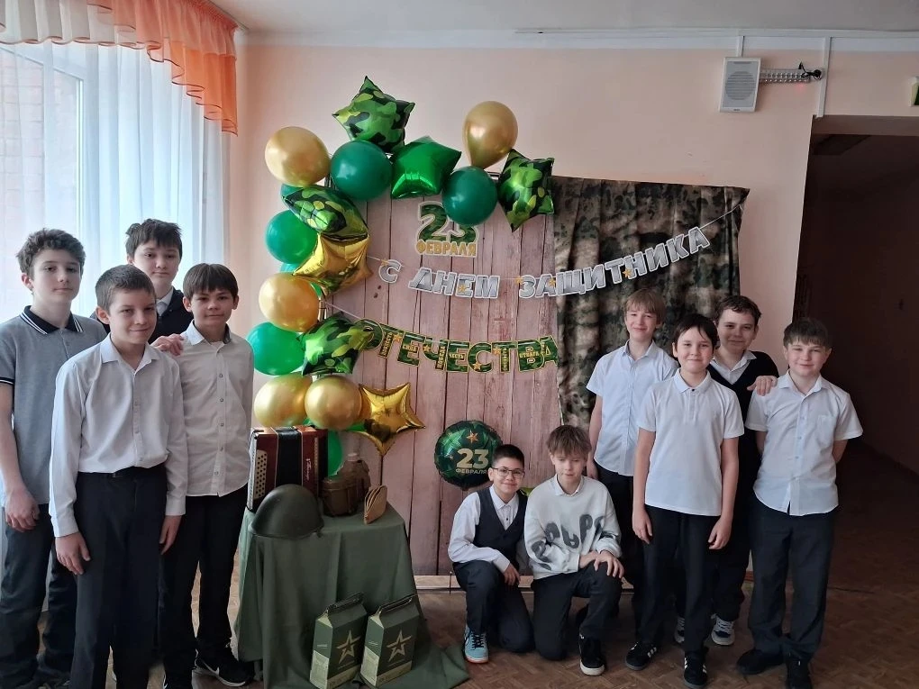 📸 Оформление фотозон учащимися 5-6-ых классов ко Дню защитника Отечества🪖 .   #НавигаторыДетства #Ро