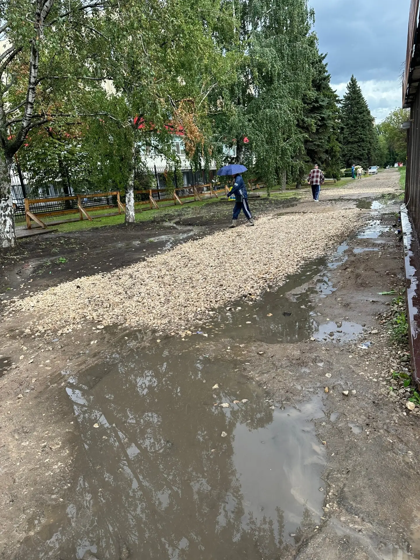 Полоса препятствий на проспекте Кирова: жители Самары пожаловались на состояние тротуар...