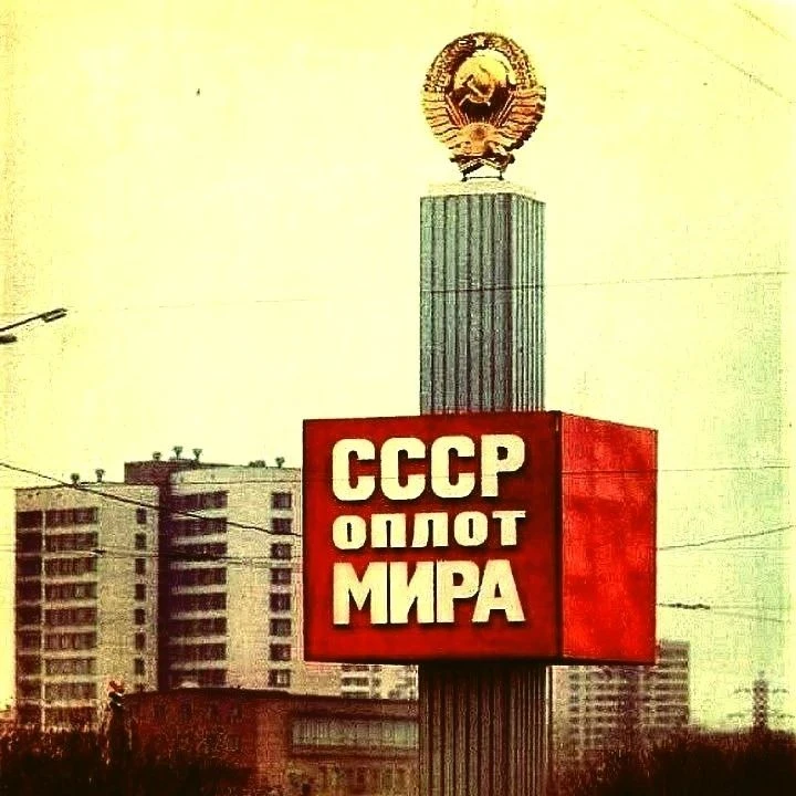 Подобные стелы возвышались в городах! 

Они встречались повсюду, и каждый в то время испытывал гордо