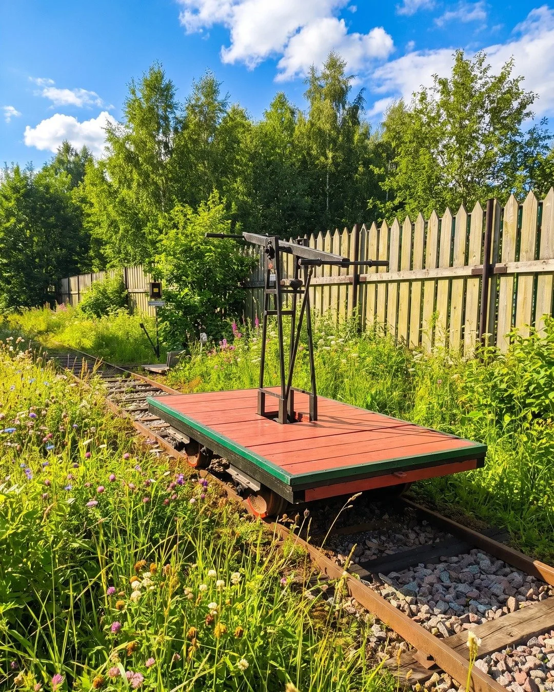 🚂 Антимузей «Станция Дачная»: путешествие в СССР на дрезине! ✨