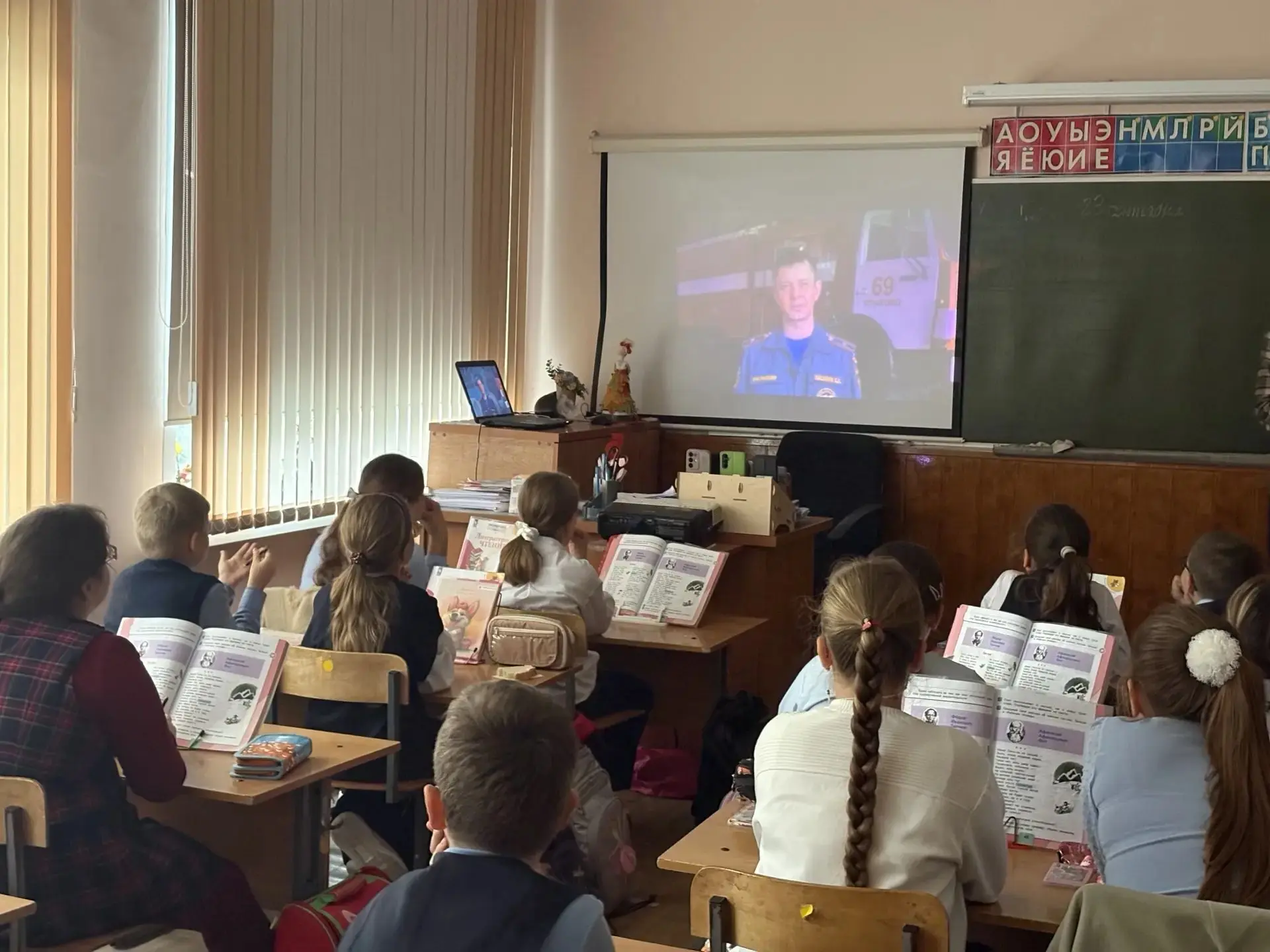 🚨В рамках месячника в нашей школе прошли уроки пожарной безопасности. Ключевая особенн...
