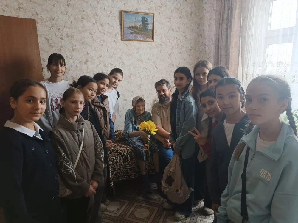 Учащиеся 5 «М» класса с классным руководителем Винокуровой О.А. накануне Дня Великой Победы навестил