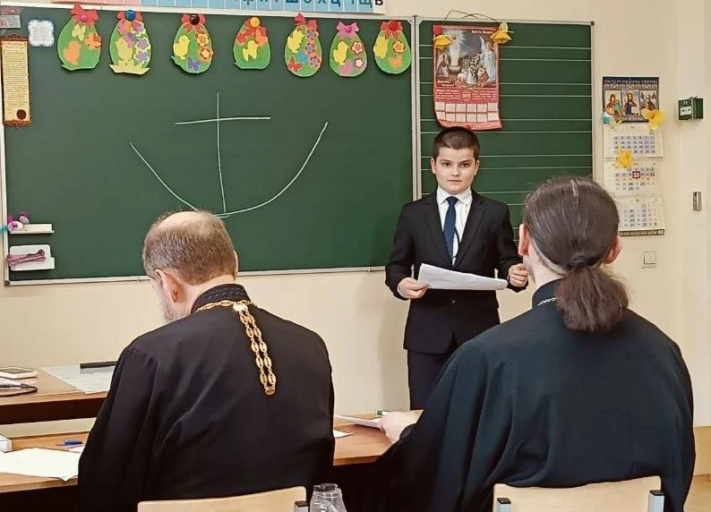 🕊️ ИСТОРИЯ И КУЛЬТУРА ХРАМОВ СТОЛИЦЫ И ГОРОДОВ РОССИИ  Ученик 5-Д класса Алан принял участие в защит
