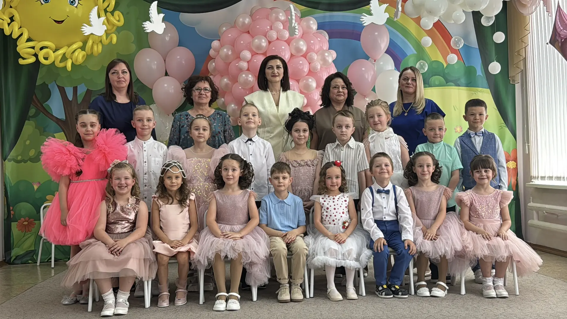 🎓 Первый выпускной в «Карусели»: грусть, смех и немного магии! ✨

В нашем детском саду уже стало до