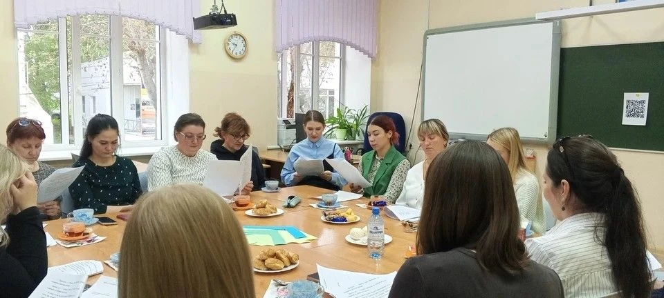 Учителя русского языка и литературы стали  гостями читательского клуба «Переплёт» в Жен...