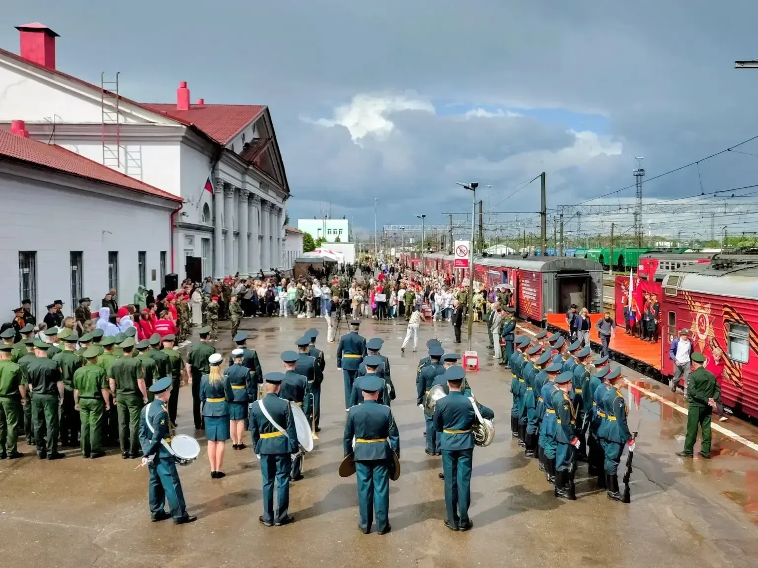🇷🇺  16 июня в Вязьму прибыл особенный поезд – «Единство в памяти. Сила в подвиге!». Этот агитацион