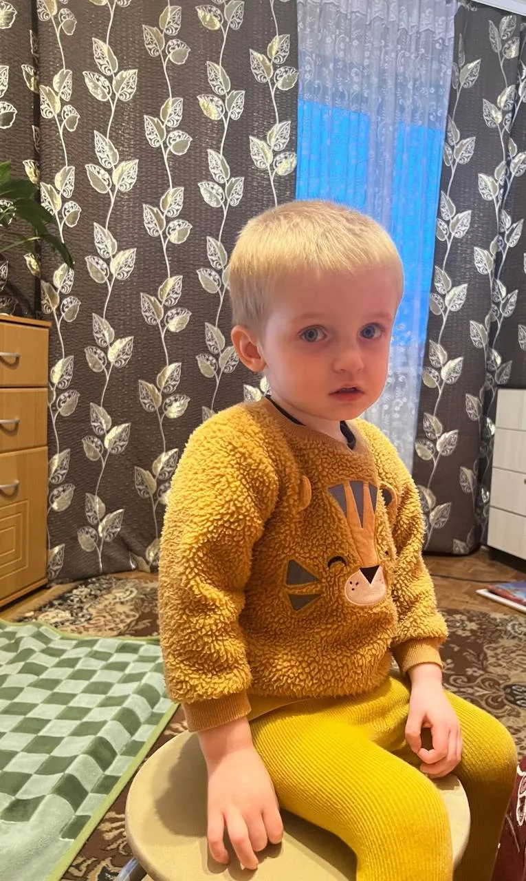 Всем добрый денечек 💛 
Третий день мы в больнице 
И 5 день болезни 

Сегодня Матвей проснулся с неб