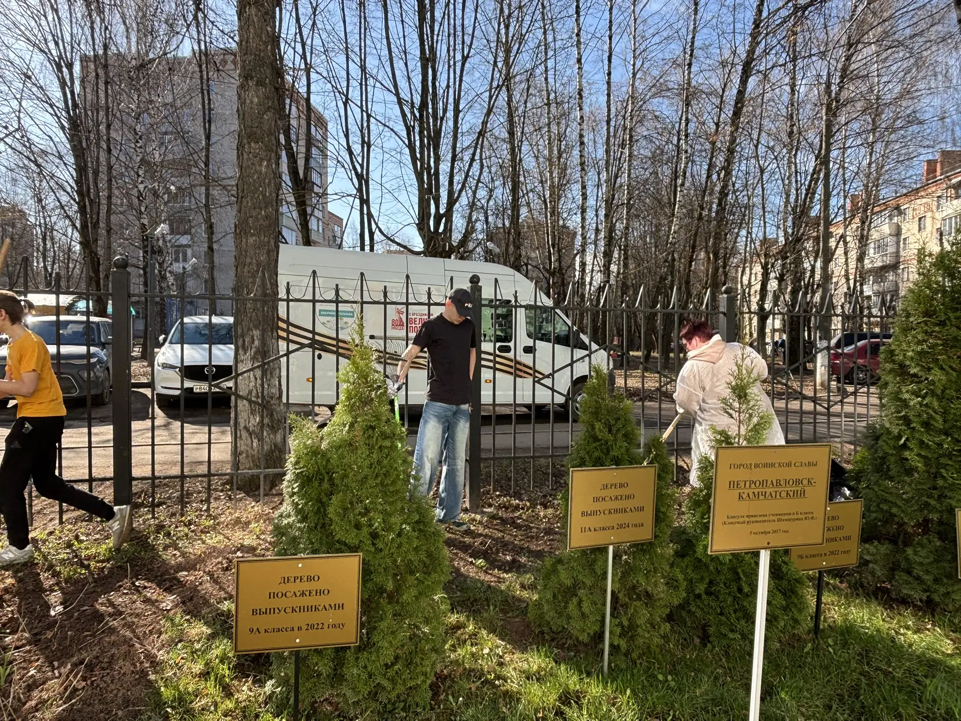 Чистота и память. 🗓 4 апреля в комплексе  МОУ СОШ №18 имени Подольских курсантов царила особая атмос