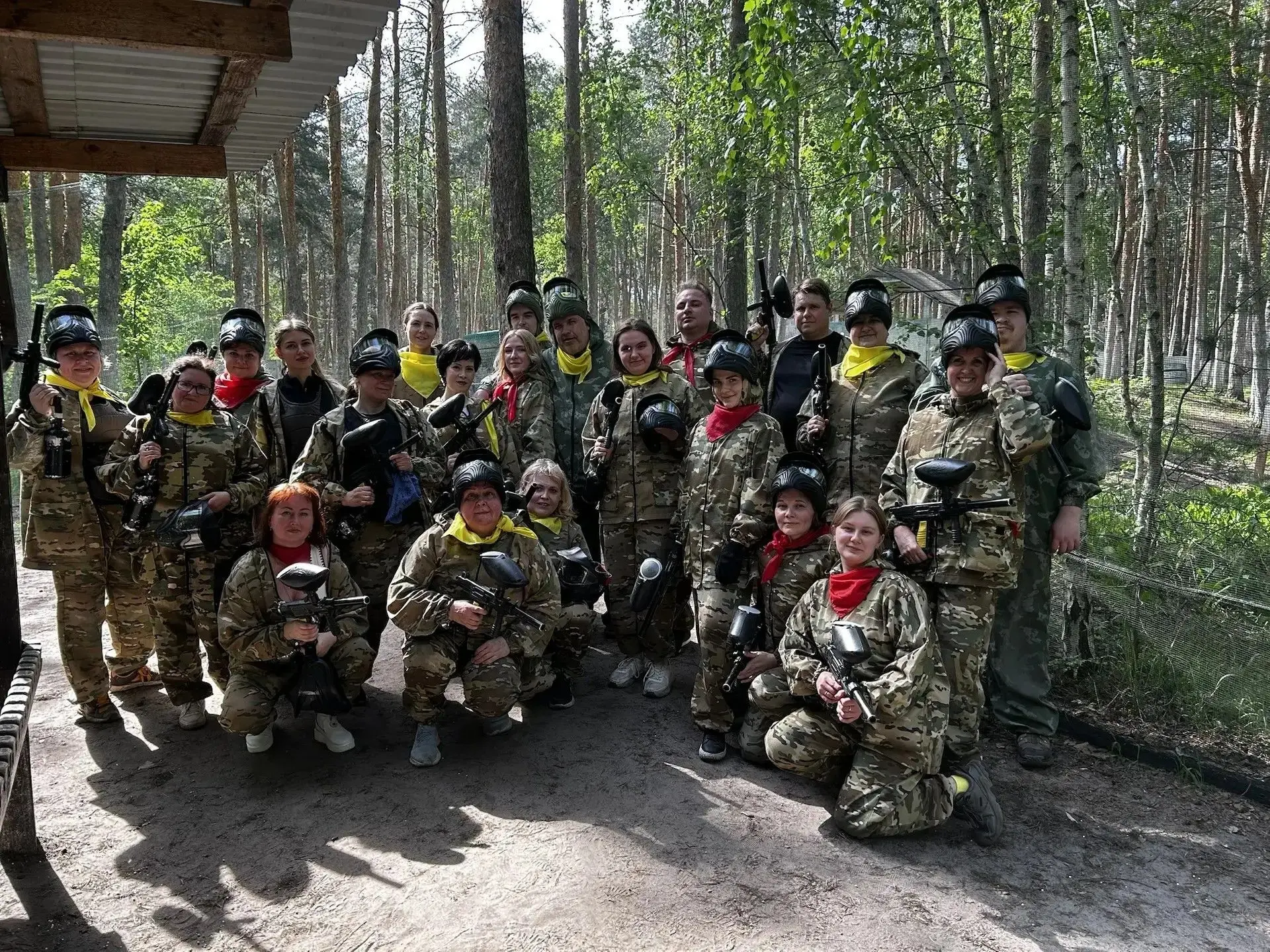 Отношения, сложившиеся в коллективе, в том числе между руководителем и подчиненными оче...
