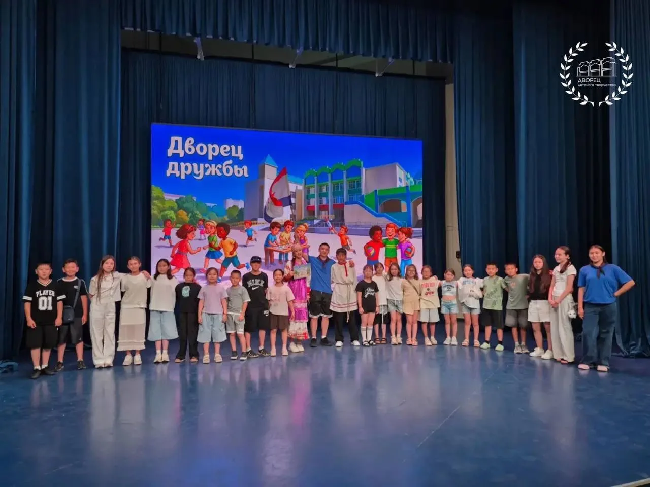 Итоги конкурса «День национального костюма» в летнем лагере ДДТ 💫

Завершился яркий и красочный кон
