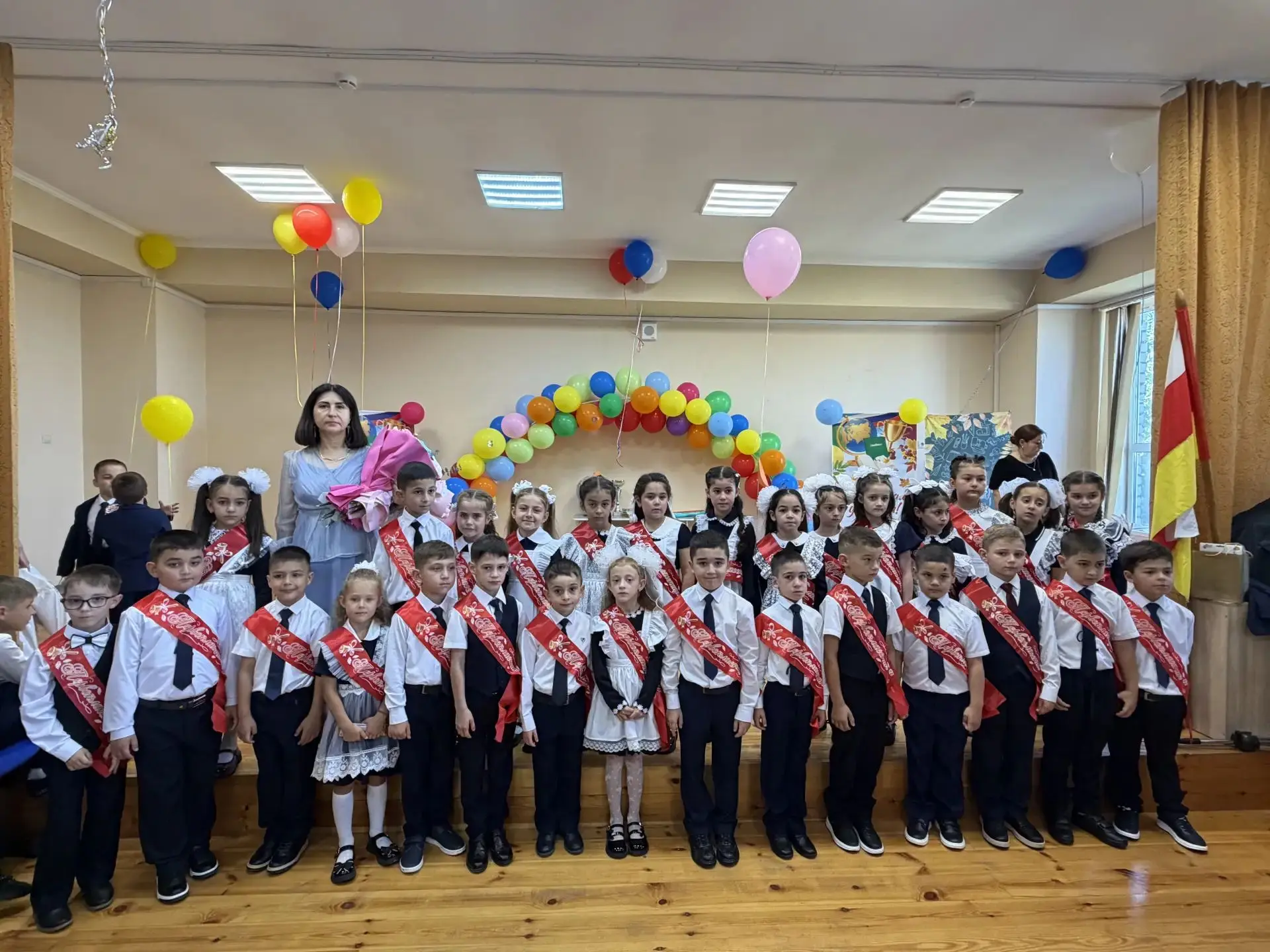 Сегодня, 4 сентября, во всех общеобразовательных учреждениях района состоялись торжеств...
