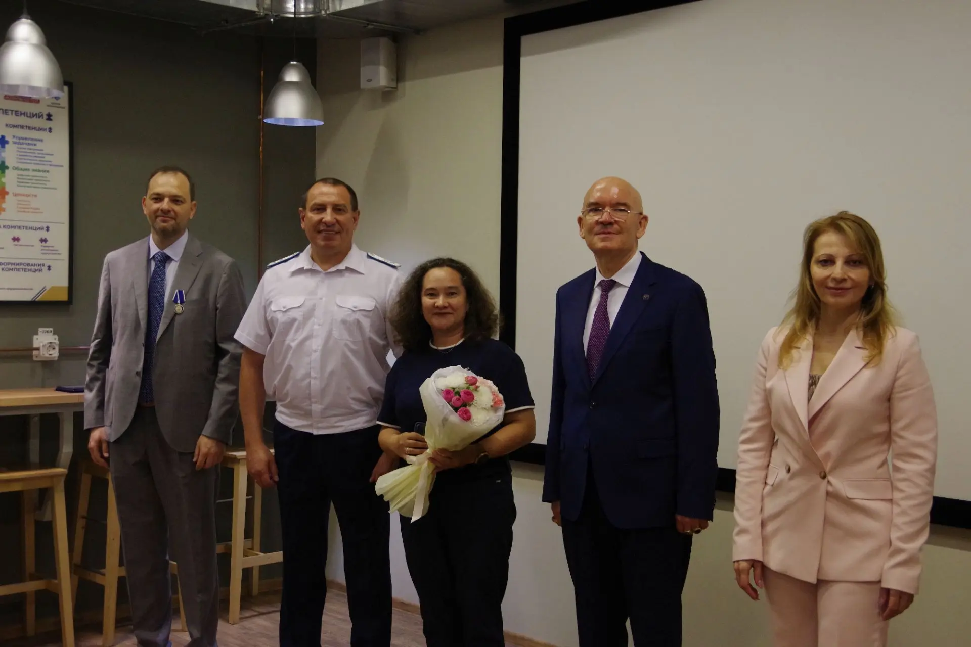 Заведующая кафедрой экономики труда и управления персоналом Юлия Александровна Масалова награждена🏅
