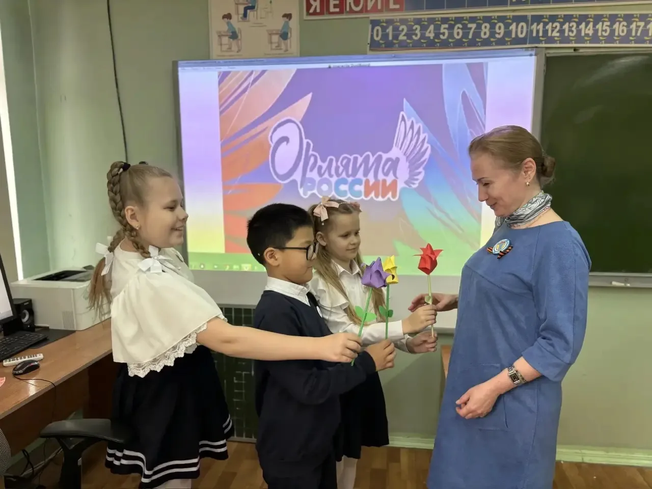 Орлята России организовали мастер-класс к 1 мая 🌷✂️ В преддверии 1 мая Орлята России провели творчес