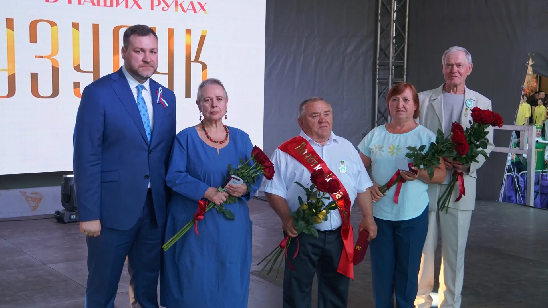 Кульминацией празднования юбилея города и Дня России сегодня стал праздничный концерт на центральной