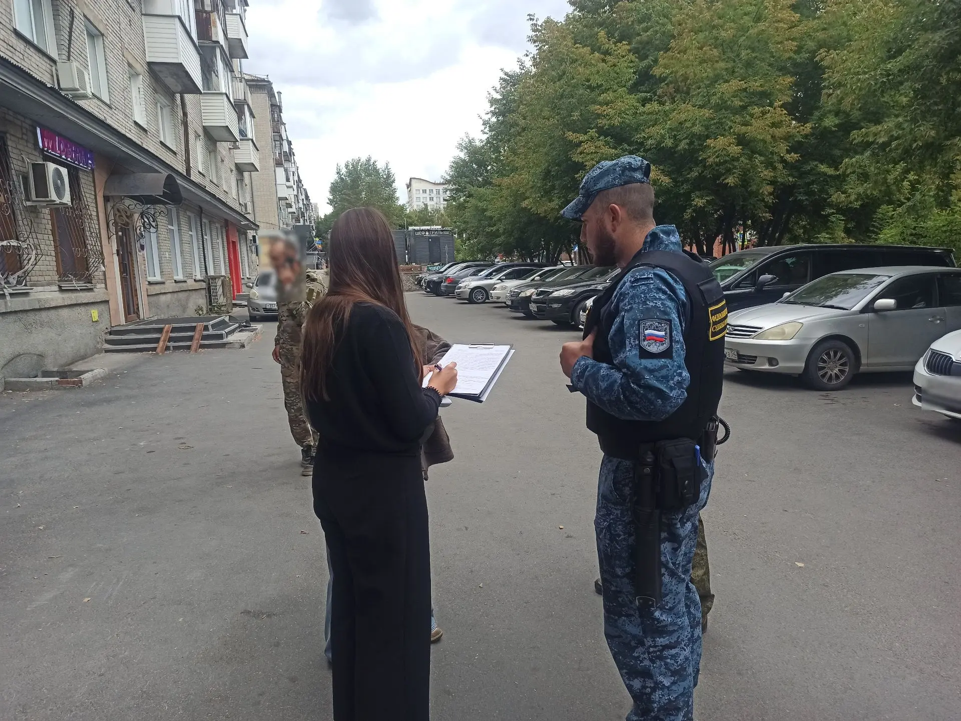 👮В Новосибирске судебные приставы арестовали автомобиль должницы во время её визита в ...