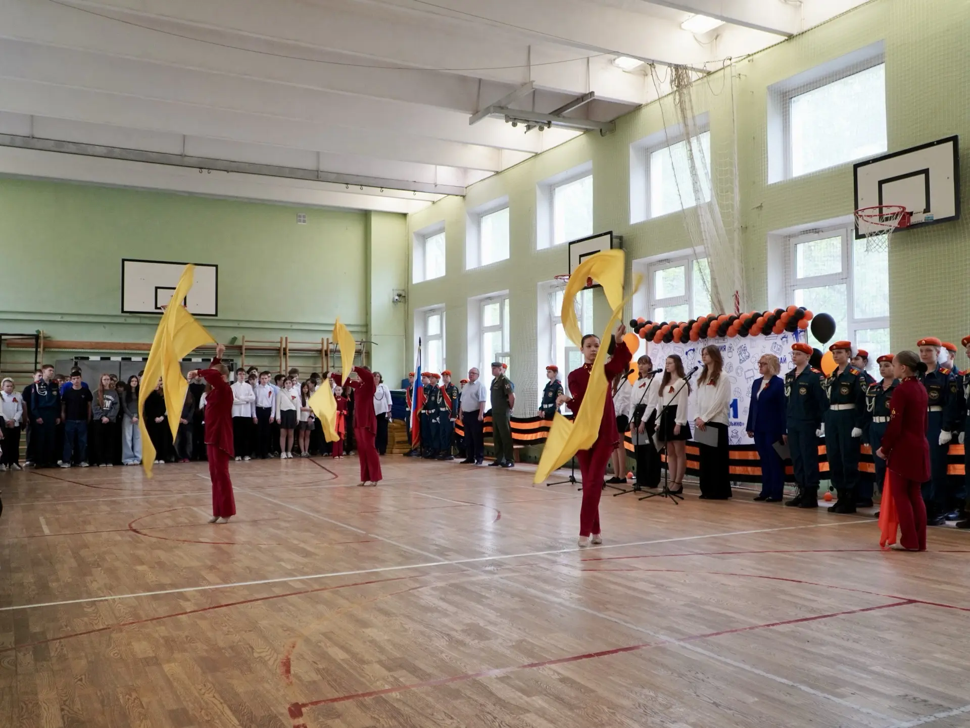 🇷🇺 Торжественные линейки ко Дню Победы  В преддверии великого праздника в нашей школе прошли торжест