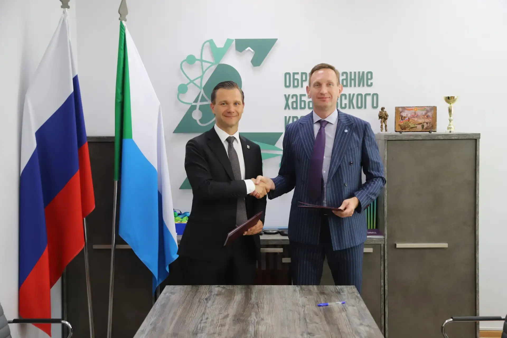 Подписали соглашение с директором по развитию компании "Дневник.ру" Юрием Бойко