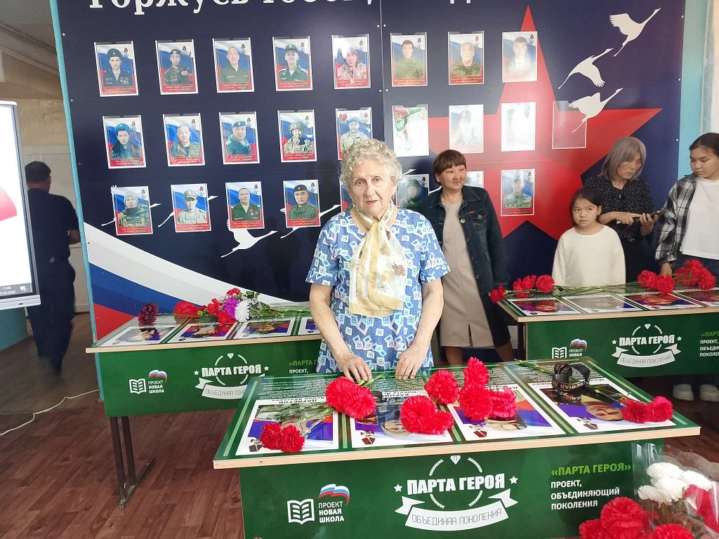 В Володарской СОШ №2 торжественно открыли три Парты Героев  В Володарской средней общеобразовательно