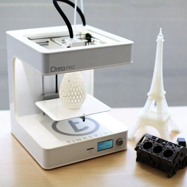 Услуги по 3D‑печати кастомных деталей и сувениров.