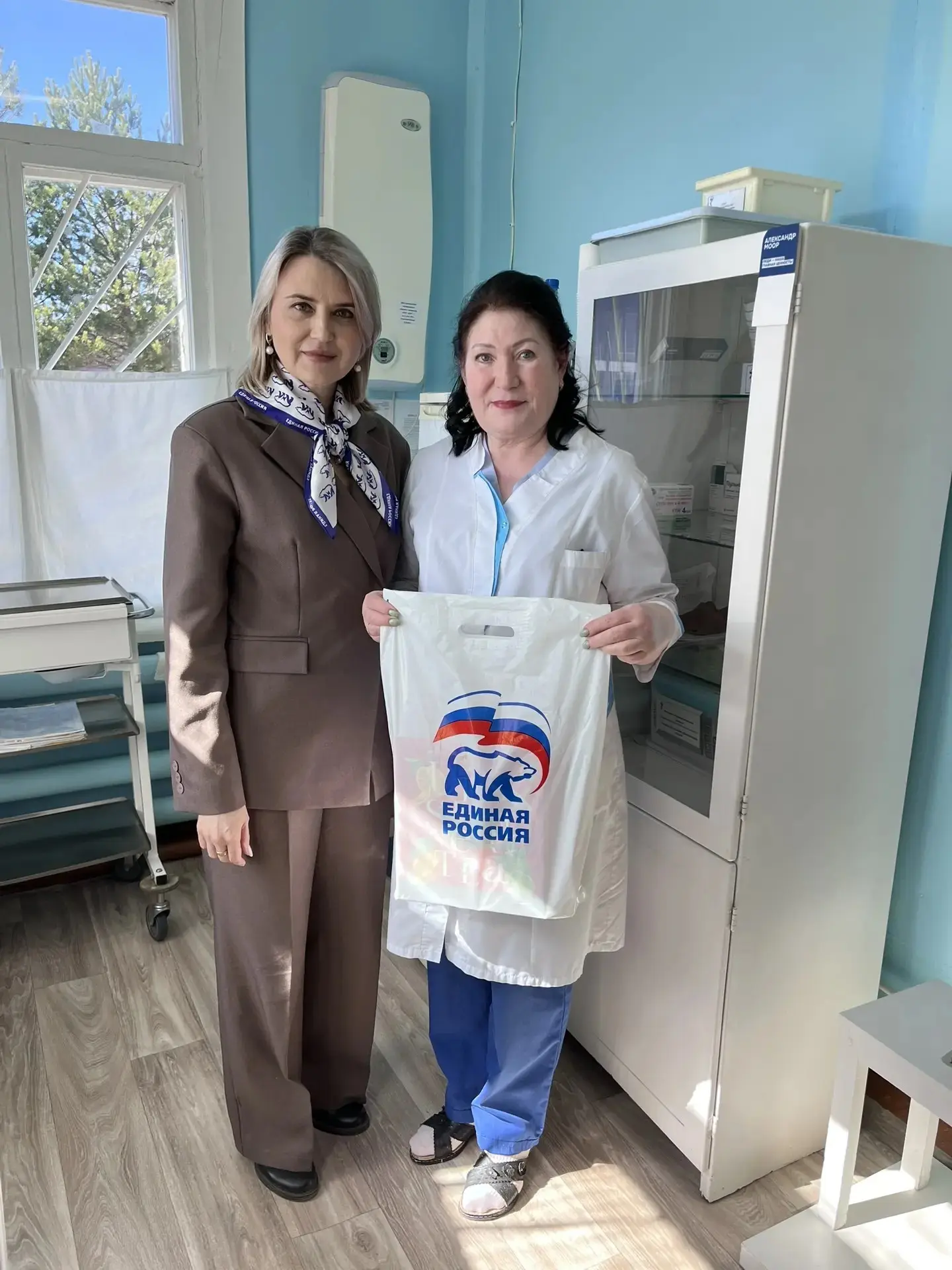 В Международный день медицинской сестры, депутаты Думы Октябрьского района, члены фракц...