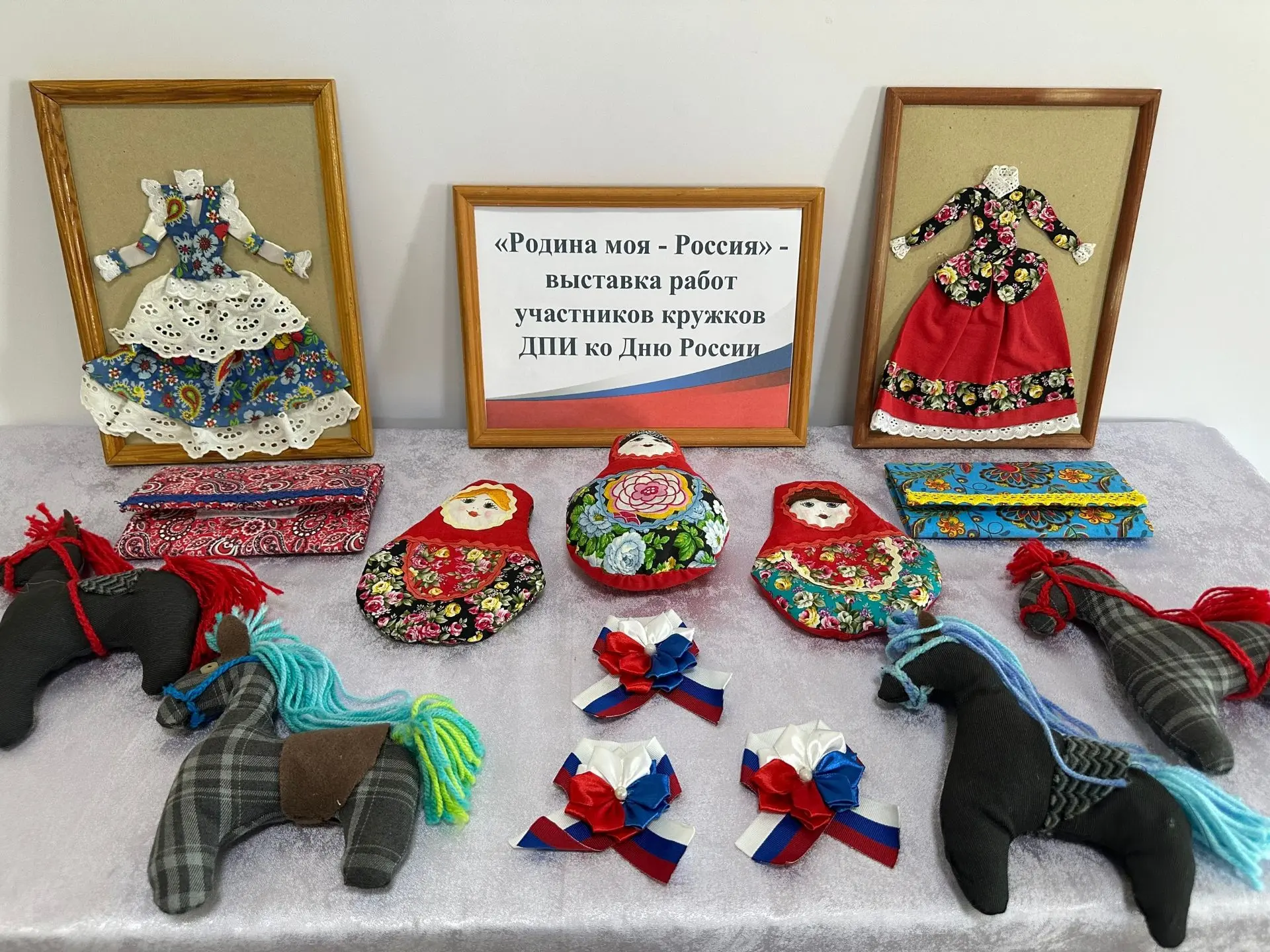12.06.2026 г. в ДК м-на Капланово была проведена выставка работ участников кружков ДПИ «Родина моя -
