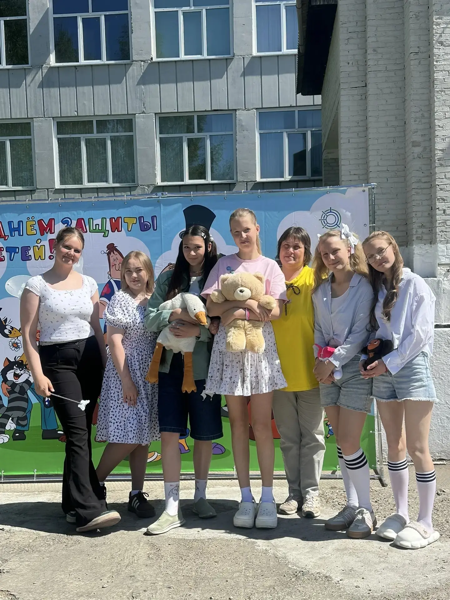 🧸 НА ДЕНЬ ЗАЩИТЫ ДЕТЕЙ МЫ СТАЛИ НЕМНОГО ДЕТЬМИ...

1 июня в нашем университете (СПО) было не узнать