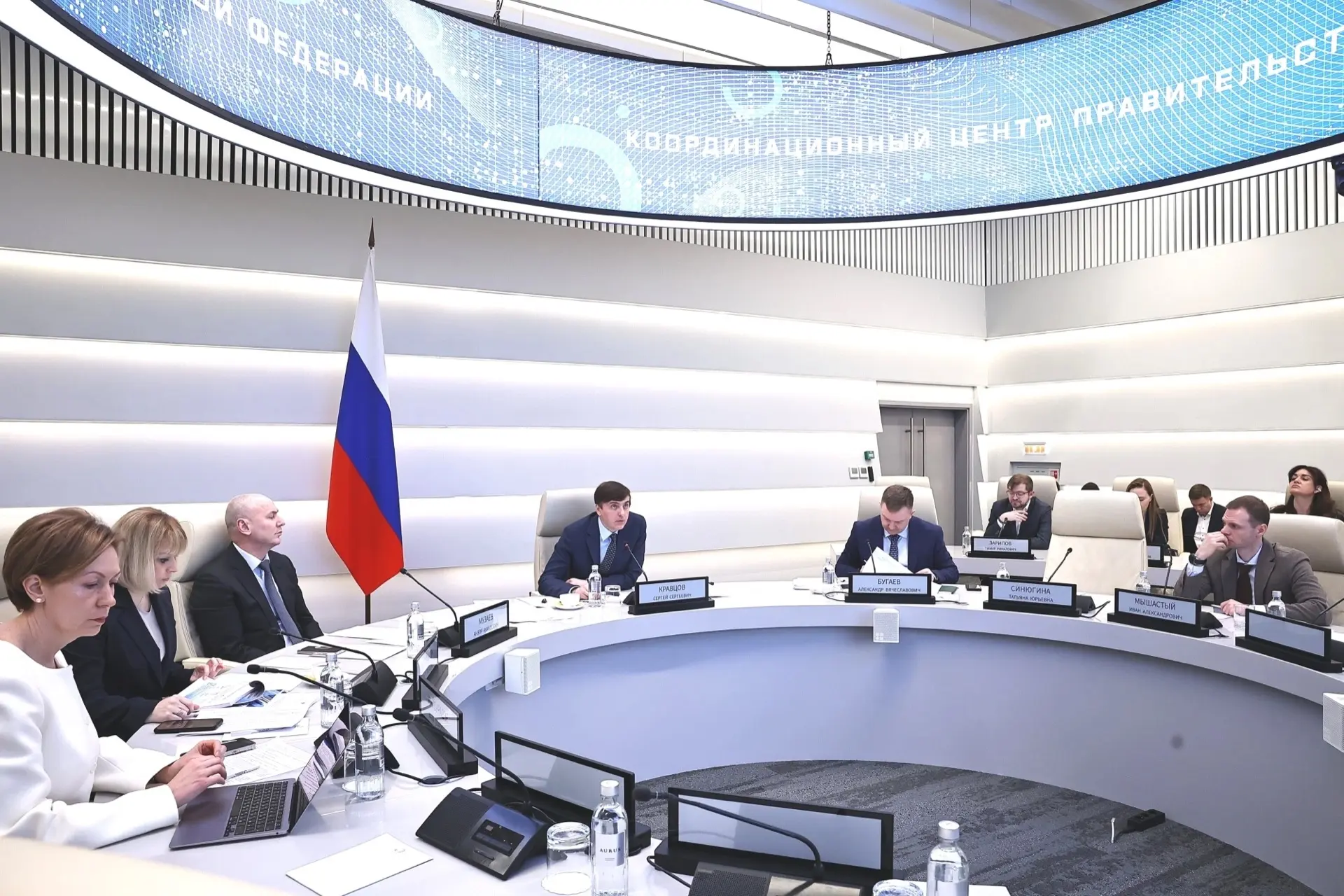 ✅ Сергей Кравцов впервые провёл совещания с директорами всех школ России 
 
Они обсудили укрепление 