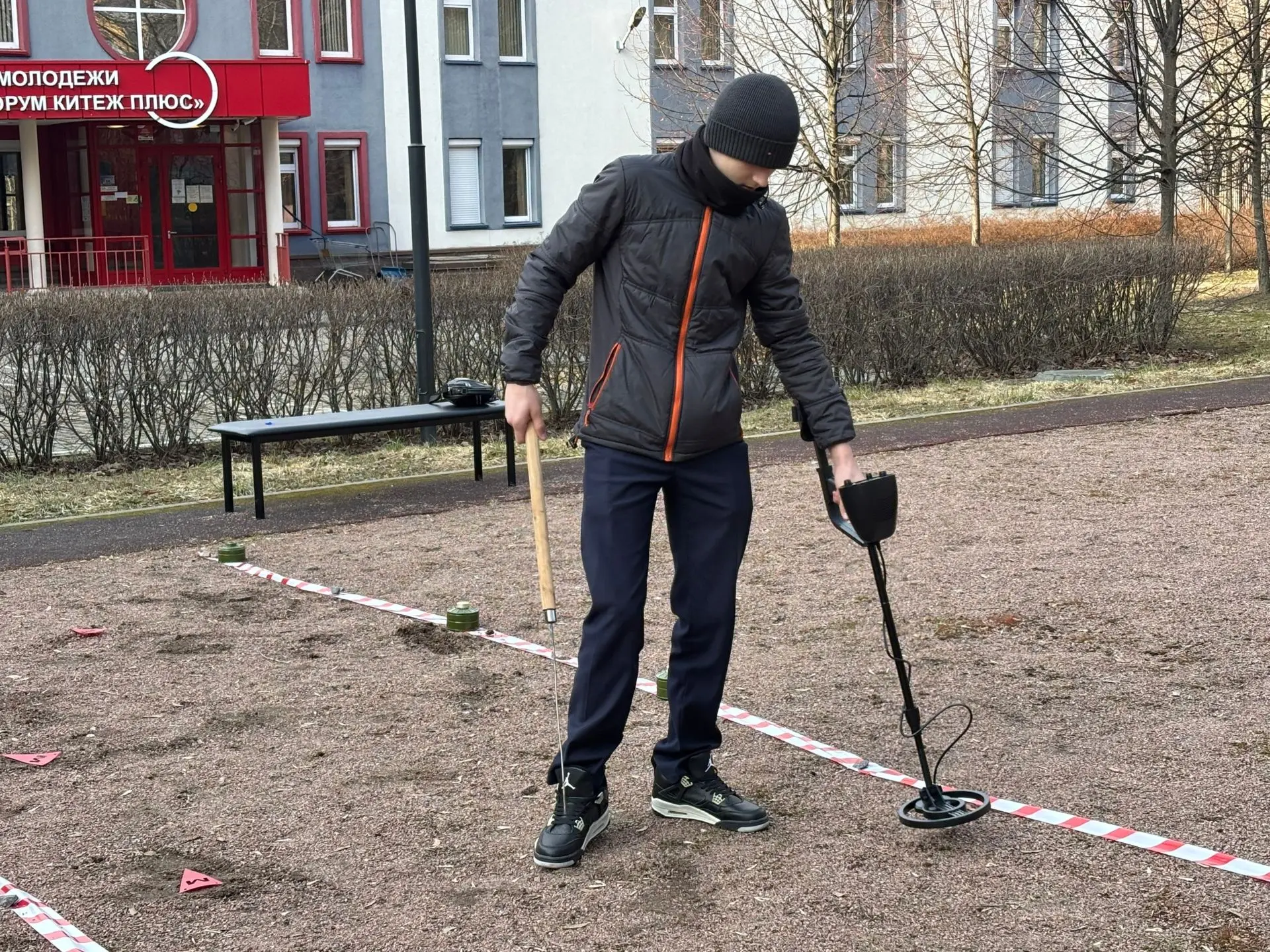ШКОЛЬНЫЙ ЭТАП ЗАРНИЦЫ 2.0  Уже неделю в нашей школе проходит военно-патриотическая игра "Зарница 2.0