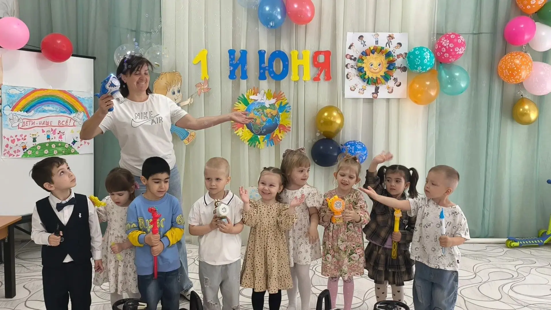 Мы поздравляем с праздником