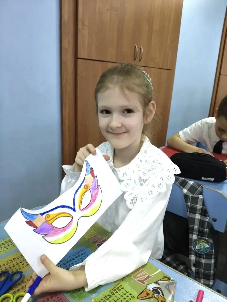🎭 Всемирный день театра в нашей школе прошел ярко и вдохновенно!  На классных часах ребята перевопло