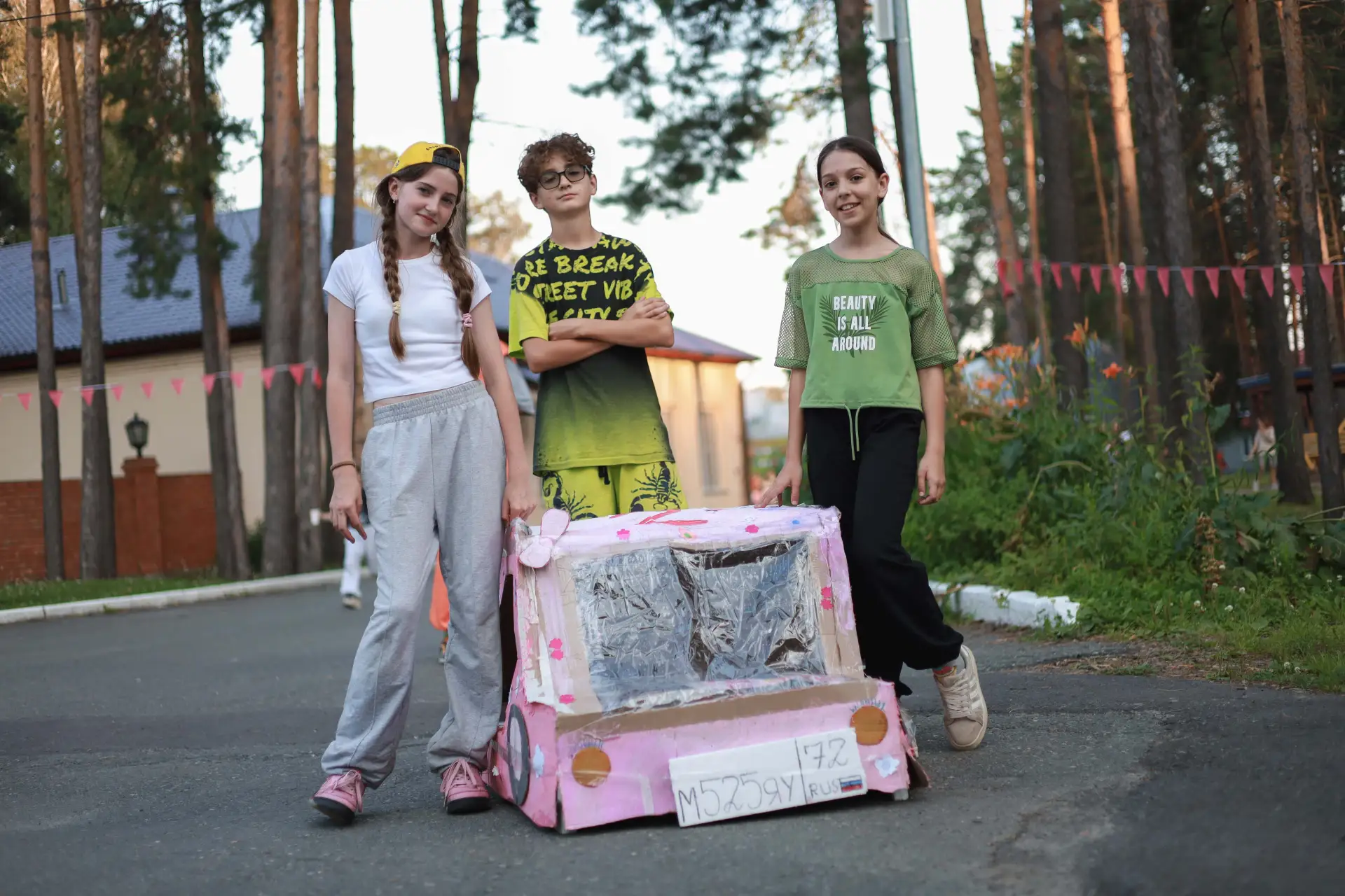 АВТОРАЛЛИ

🏁 Громкие крики поддержки сменялись шумными аплодисментами, ведь на смене в «Алых паруса