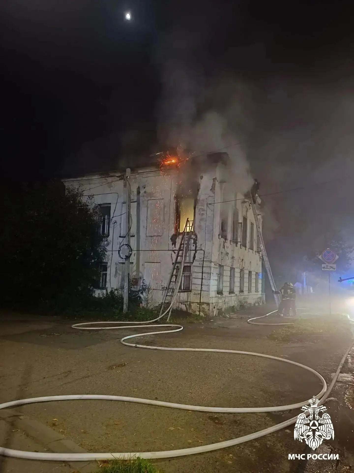 🔥 Ночью в Костроме из-за пожара эвакуировались 12 человек