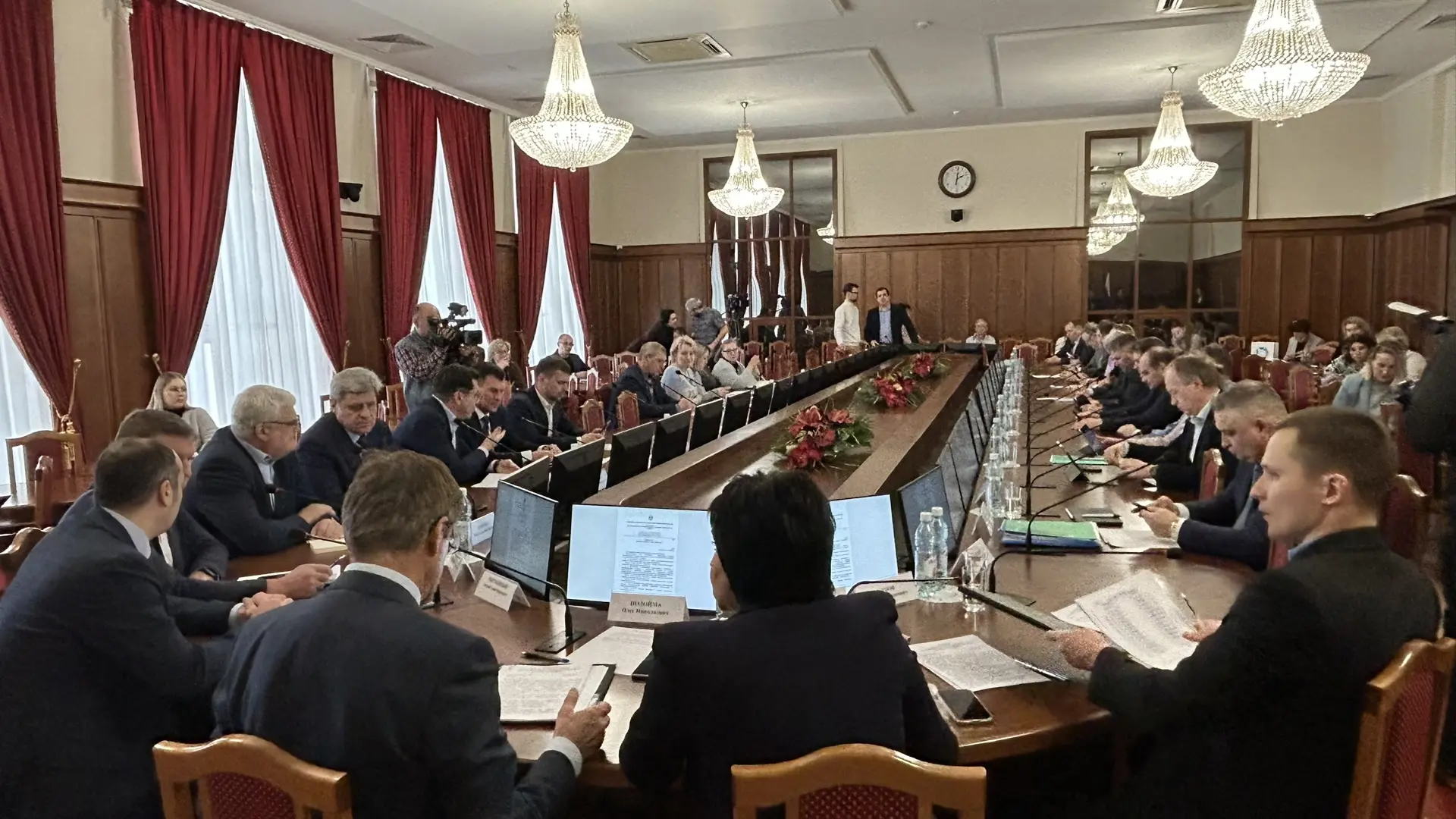 🏆 Профессионализм и преданность делу: сотрудники Фонда получили награды Законодательно...