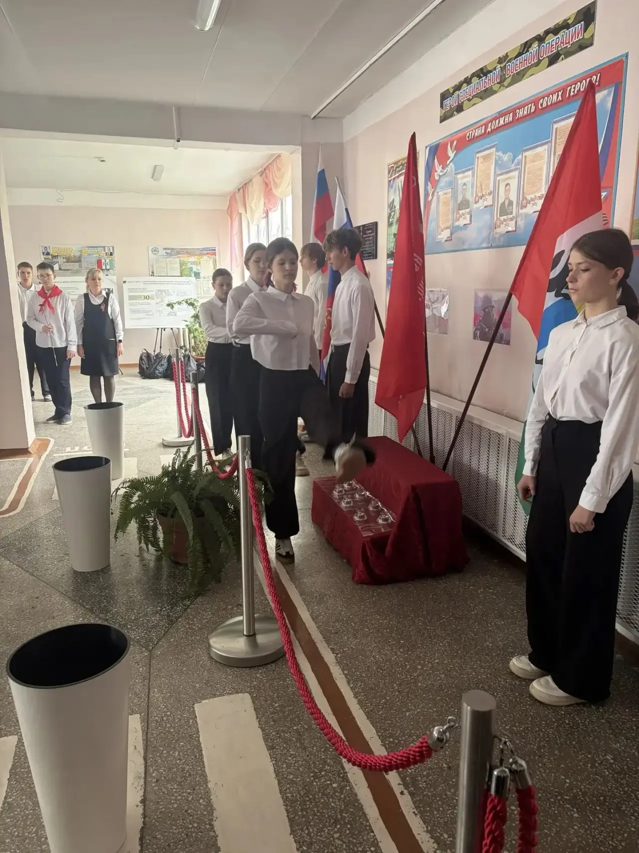 Вахта Памяти: Неугасающий огонь традиции 🎖️  Сегодня, в преддверии священного Дня Победы, наша школа