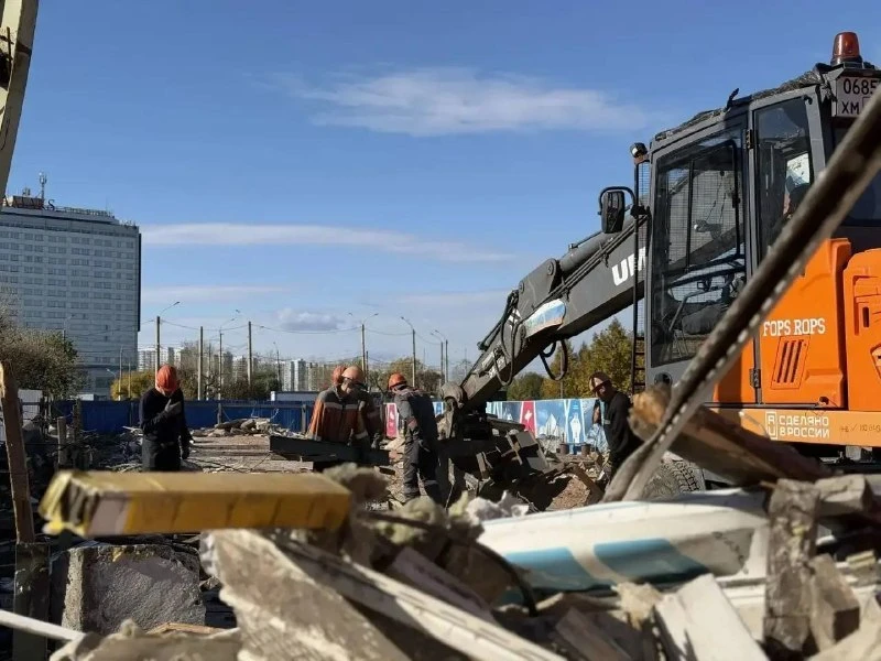 Завершили демонтаж на Предмостной площади