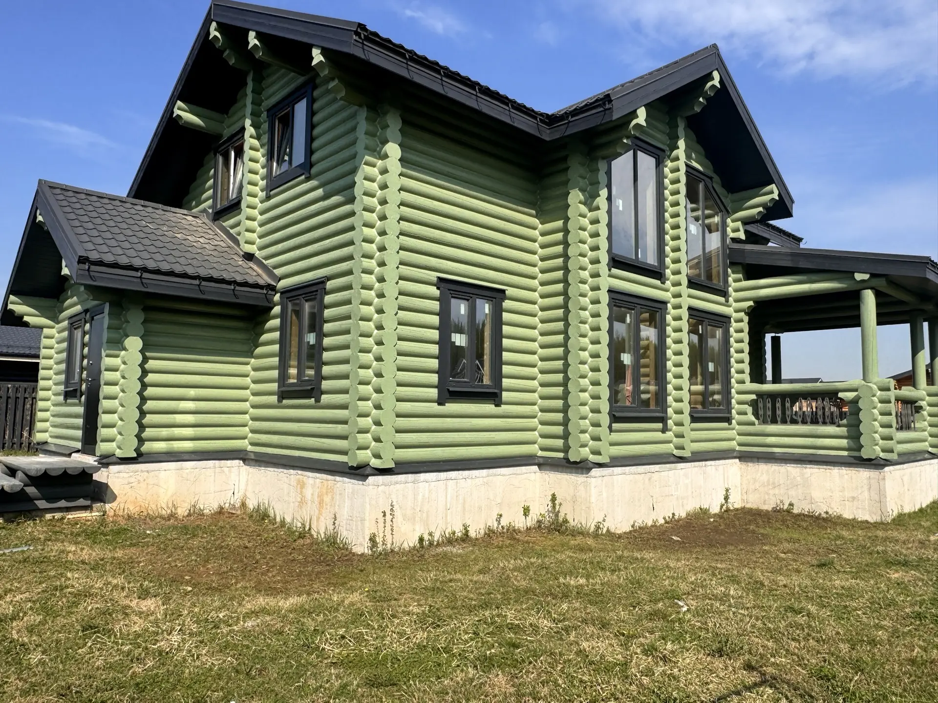 🏚️ 1. Покраска фасада в цвет RAL 6021