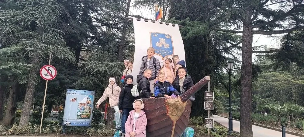🚌Ученики 3-Е класса в рамках весенней пришкольной площадки посетили дельфинарий «Немо» и дендропарк 